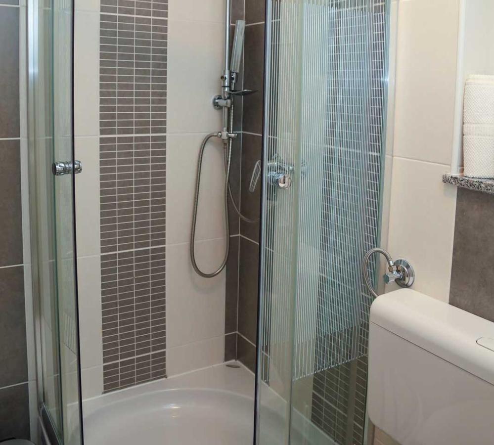 Adrian-Apartments-51511-Malinska-Otok-Krk Primorska 21 מראה חיצוני תמונה