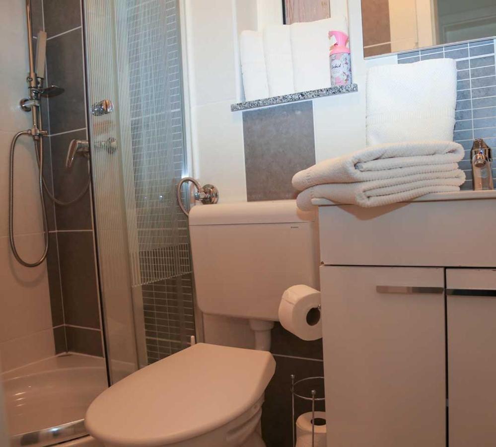 Adrian-Apartments-51511-Malinska-Otok-Krk Primorska 21 מראה חיצוני תמונה