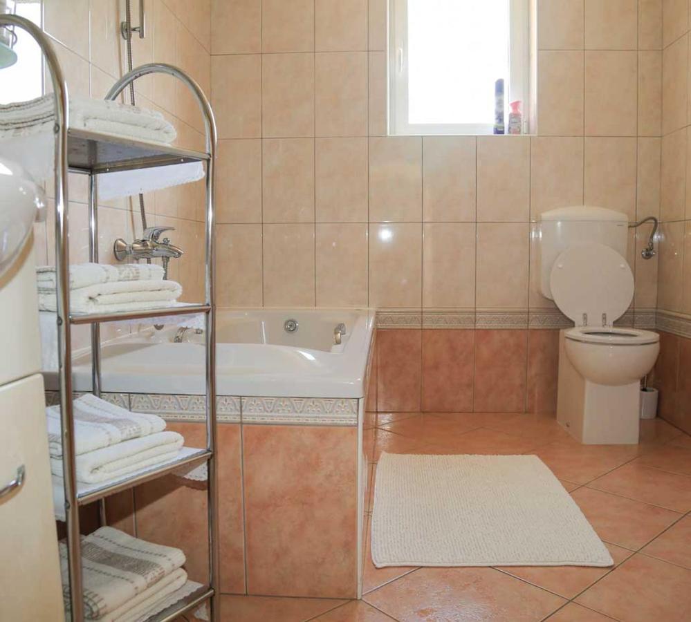 Adrian-Apartments-51511-Malinska-Otok-Krk Primorska 21 מראה חיצוני תמונה