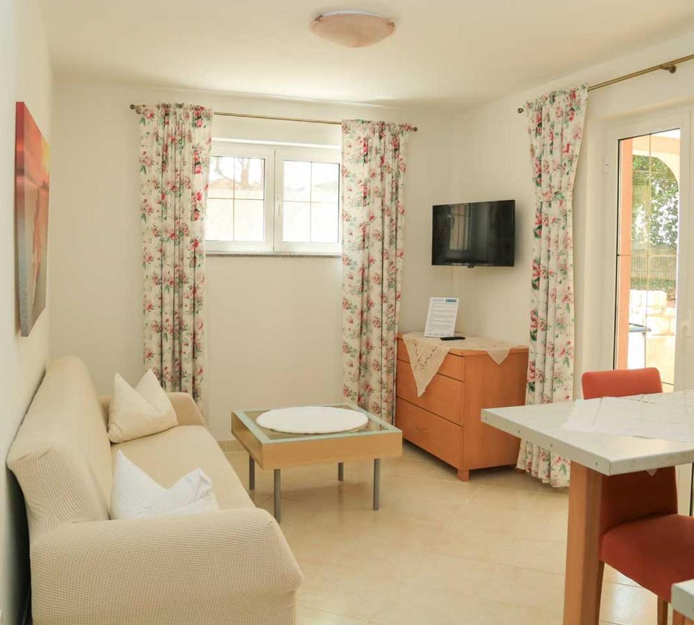 Adrian-Apartments-51511-Malinska-Otok-Krk Primorska 21 מראה חיצוני תמונה