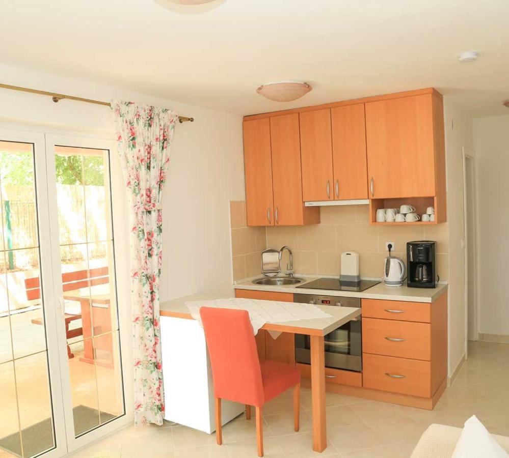 Adrian-Apartments-51511-Malinska-Otok-Krk Primorska 21 מראה חיצוני תמונה